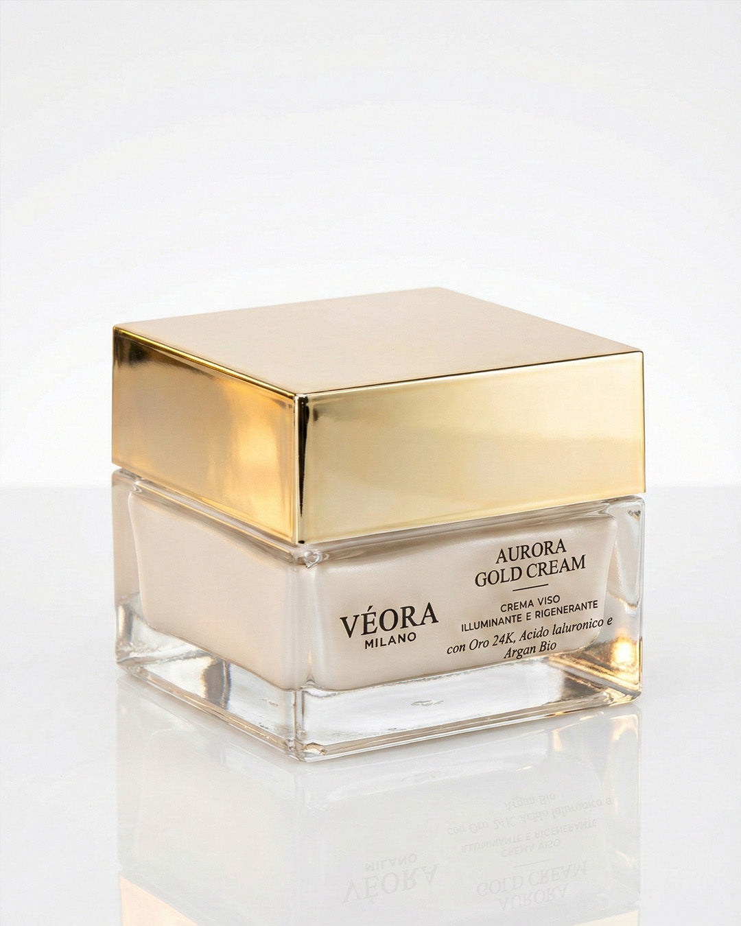 Vasetto per crema Véora Aurora Gold con coperchio dorato su sfondo bianco.