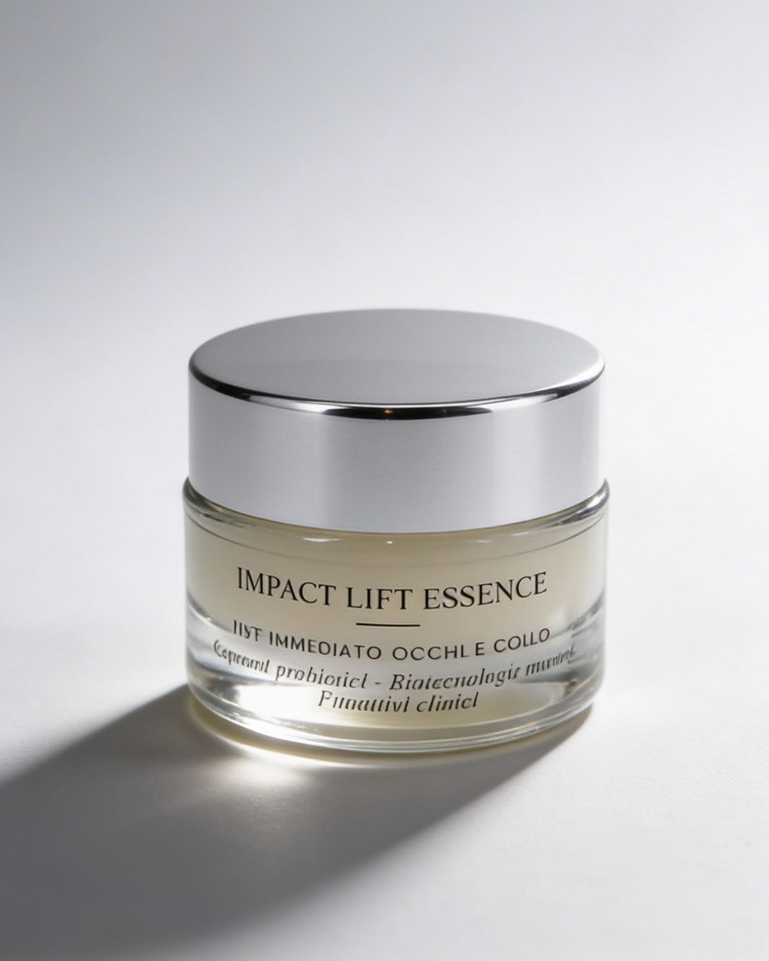 asetto di 'Impact Lift Essence' di Veora Milano su sfondo grigio